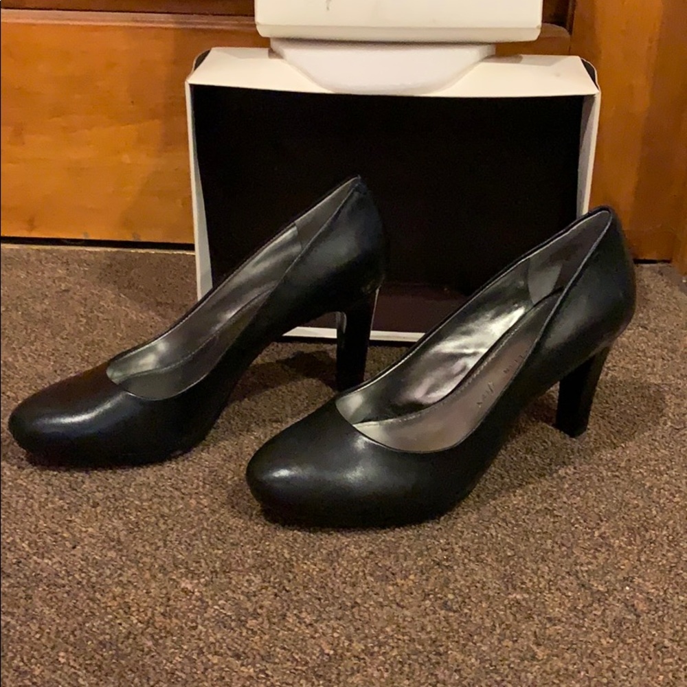 Anne Klein Pumps - Picture 2 of 2